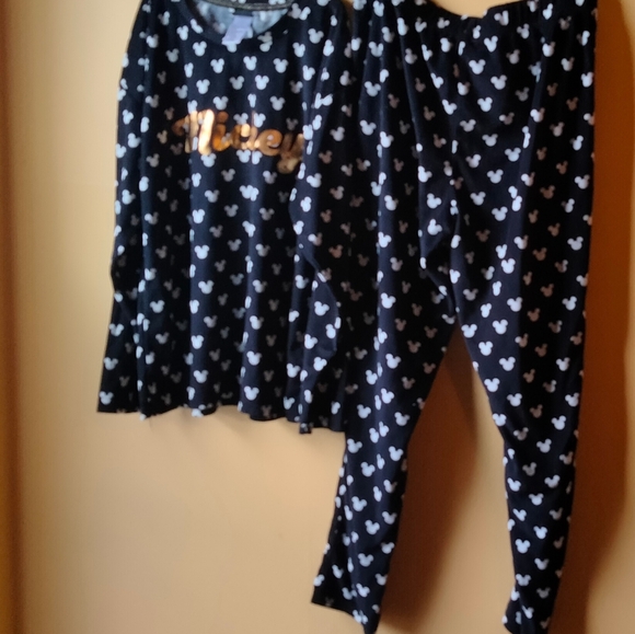 Disney Mickey pajamas - Picture 1 of 6
